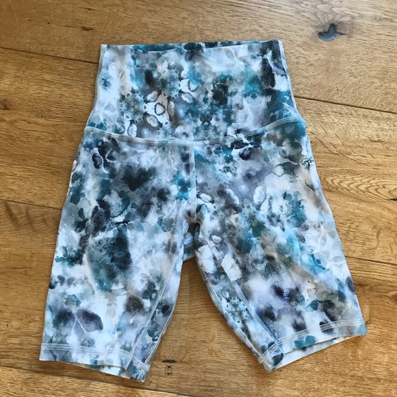 Lululemon Align High Rise Short 8” SZ 2 - Picture 4 of 7